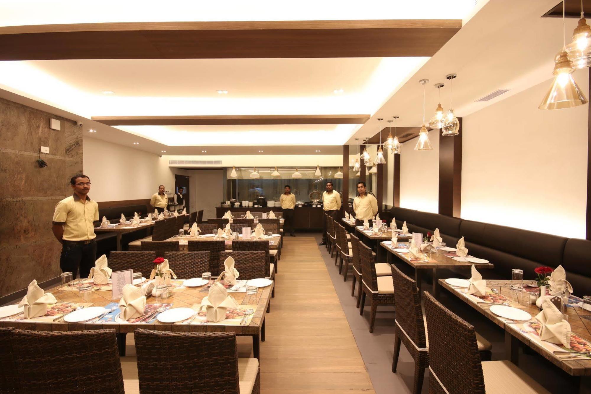 Khanna Fiesta Vellore Eksteriør billede
